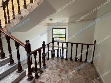 CASA EN RENTA solo uso  COMERCIAL Ideal para:
• Oficinas corporativas
• Consultorios médicos, psicológicos o nutricionales
• Academia de idiomas, música o regularización
• Centro de capacitación
• Despachos jurídicos, contables o administrativos