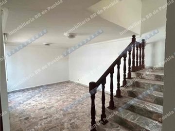 CASA EN RENTA solo uso  COMERCIAL Ideal para:
• Oficinas corporativas
• Consultorios médicos, psicológicos o nutricionales
• Academia de idiomas, música o regularización
• Centro de capacitación
• Despachos jurídicos, contables o administrativos