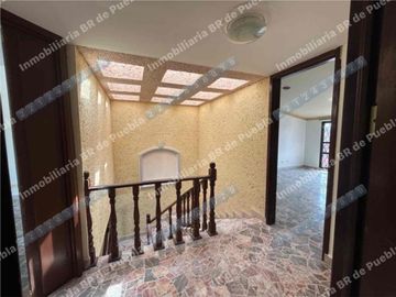 CASA EN RENTA solo uso  COMERCIAL Ideal para:
• Oficinas corporativas
• Consultorios médicos, psicológicos o nutricionales
• Academia de idiomas, música o regularización
• Centro de capacitación
• Despachos jurídicos, contables o administrativos