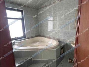 CASA EN RENTA solo uso  COMERCIAL Ideal para:
• Oficinas corporativas
• Consultorios médicos, psicológicos o nutricionales
• Academia de idiomas, música o regularización
• Centro de capacitación
• Despachos jurídicos, contables o administrativos