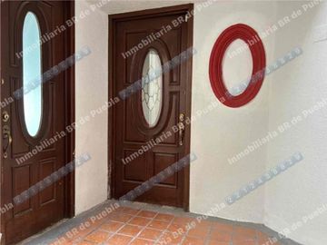 CASA EN RENTA solo uso  COMERCIAL Ideal para:
• Oficinas corporativas
• Consultorios médicos, psicológicos o nutricionales
• Academia de idiomas, música o regularización
• Centro de capacitación
• Despachos jurídicos, contables o administrativos