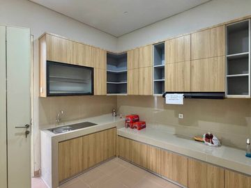 Rumah 2 lantai di komplek private area Manyar Jaya + Furnished