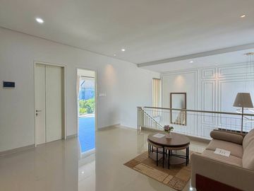 Rumah 2 lantai di komplek private area Manyar Jaya + Furnished