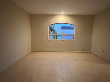 Casa en Venta en Cima del Bosque, Cumbres Elite 9° Sector, Monterrey, Nuevo León