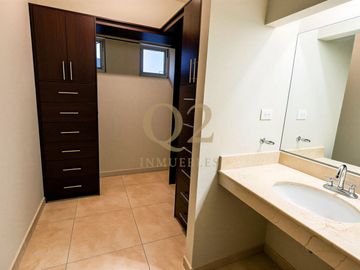 Casa en Venta en Cima del Bosque, Cumbres Elite 9° Sector, Monterrey, Nuevo León