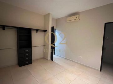 Casa en Venta en Cima del Bosque, Cumbres Elite 9° Sector, Monterrey, Nuevo León