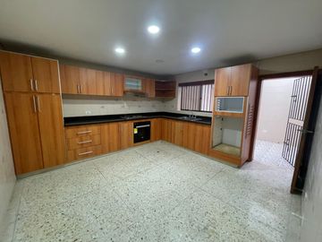 SE VENDE CASA RIOMAR - BARRANQUILLA CERCA AL PATINODROMO