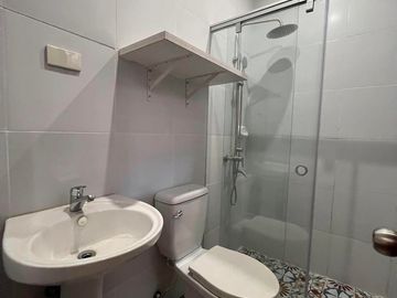 3 Storey Townhouse For Sale with 2 Bedrooms in Project 8 Quezon City SD