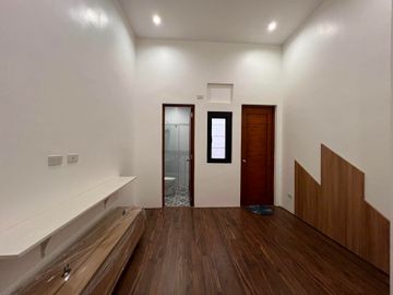 3 Storey Townhouse For Sale with 2 Bedrooms in Project 8 Quezon City SD