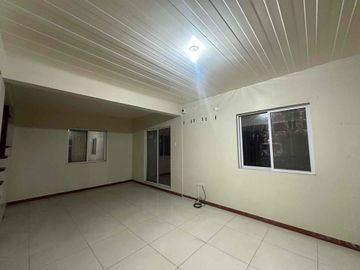 PRE OWNED 3 BEDROOM HOME IN SOLANA SUBD. ANGELES CITY