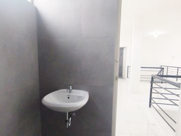 Disewakan ruko di Ruko Flourite - Gading serpong Tangerang Selatan