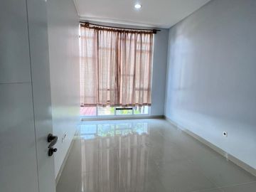DIJUAL RUMAH GREEN LAKE AMERIKA LATIN MURAH