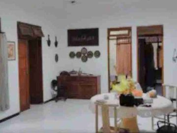 Rumah Luas Cocok Untuk Kantor dan R. Usaha di Gonilan dekat UMS