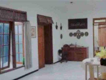 Rumah Luas Cocok Untuk Kantor dan R. Usaha di Gonilan dekat UMS