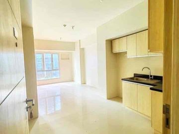 FOR LEASE: EXECUTIVE 1-BR CONDO AT MONTANE BESIDES UPTOWN MALL