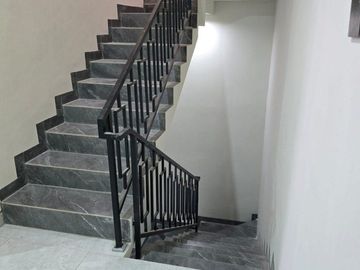 Rumah BABATAN PANTAI UTARA Baru Gress, Row Jalan 3 Mobil