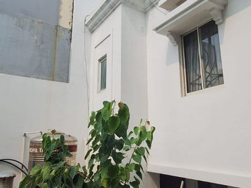 DIJUAL RUMAH PIK 1 MEDITERANIA BOULEVARD CLUSTER FLORENCE 8X20 (2.5 LANTAI) SEMI FURNISH HARGA NEGO
