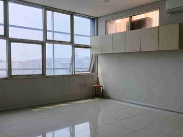 DISEWAKAN: Gedung Komersial 3 Lantai di Pusat Kota Pamulang