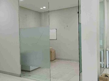 DISEWAKAN: Gedung Komersial 3 Lantai di Pusat Kota Pamulang