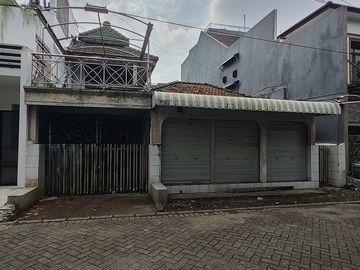 RUMAH HITUNG TANAH KETINTANG Hadap : Timur