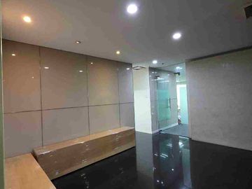 Fitted Office in One Global Place, BGC, Taguig City – 320 sqm, Prime CBD Location