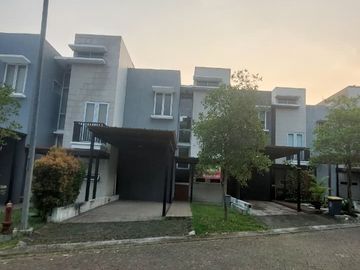 Brand New 2 Lantai di Cluster Kebayoran Kiara Piazza Dekat Mall Bintaro