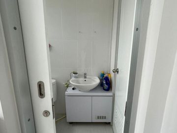 Dijual Rumah 2 Lantai Semi Furnished Dekat ke Pusat Kuliner Anniva di Malibu Village Gading Serpong