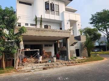 Rumah split level modern design di lokasi strategis The Eminent BSD City