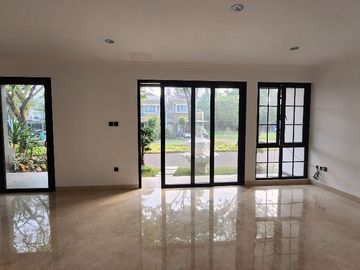 Rumah split level modern design di lokasi strategis The Eminent BSD City