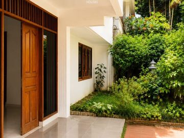 Dijual Rumah Row Jalan Lebar Kebayoran Baru Dekat Senopati