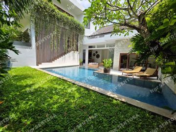 LUXURY VILLA JIMBARAN PANTAI BALANGAN BALI