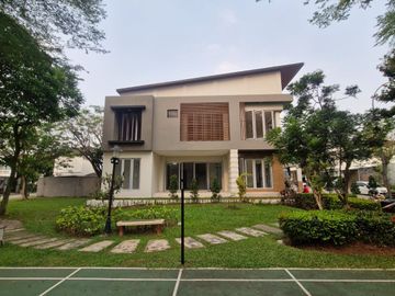 Jual Foresta Collinare Bangunan Mandiri Hook Taman 5 Kamar Tidur, BSD