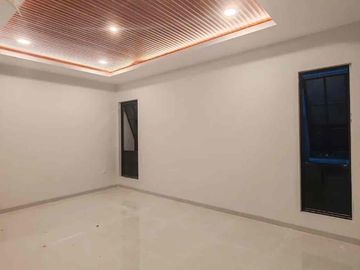 DIJUAL RUMAH CANTIK BEVERLY GREEN 2 LANTAI SIAP HUNI