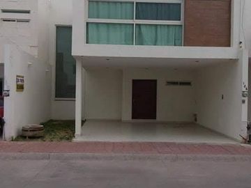 CASA EN RENTA JARDINES SANTA FE LEÓN, GTO. A 4 MINUTOS DE LA IBERO CERCA DE ZONAS COMERCIALES.