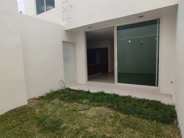 CASA EN RENTA JARDINES SANTA FE LEÓN, GTO. A 4 MINUTOS DE LA IBERO CERCA DE ZONAS COMERCIALES.