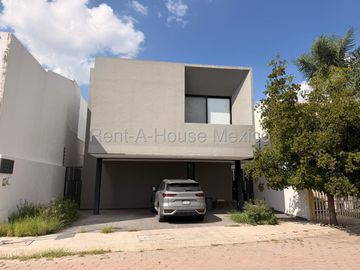 Casa en renta amueblada con 3 Hab, 5 Baños en Vista Hermosa, Queretrao, Mexico.