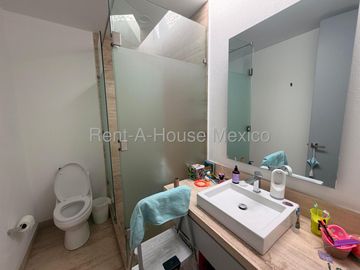 Casa en renta amueblada con 3 Hab, 5 Baños en Vista Hermosa, Queretrao, Mexico.