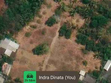 pinggir pantai dan pinggir jalan besar nasional