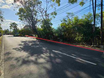 pinggir pantai dan pinggir jalan besar nasional