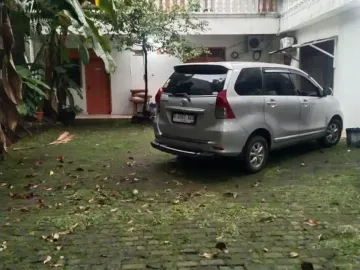 BU Rumah dan Tanah bisa beli 1/2 di Rawamangun, Jakarta Timur *