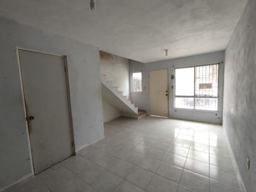 CASA EN VENTA EN HIDALGO ORIENTE.