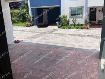 CASA VENTA Por periférico y explanada Momoxpan san Pedro Cholula Puebla