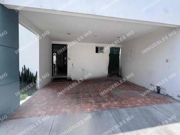 CASA VENTA Por periférico y explanada Momoxpan san Pedro Cholula Puebla