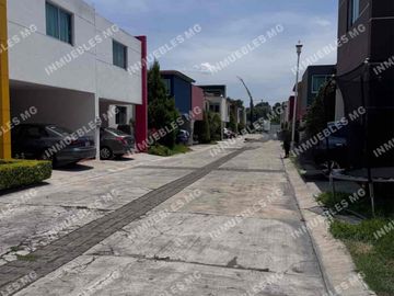 CASA VENTA Por periférico y explanada Momoxpan san Pedro Cholula Puebla