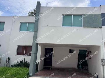 CASA VENTA Por periférico y explanada Momoxpan san Pedro Cholula Puebla