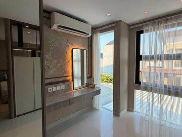 BEST DEAL - Rumah Pakuwon City cluster Grand Island Suvadiva Furnished Interior