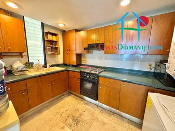 Departamento con 3 recámaras y terraza con vista al mar