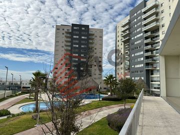 Venta de Departamento Amueblado en zona del Refugio, Qro.
