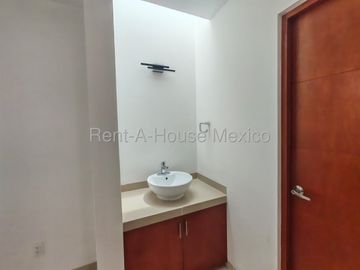 Se renta Casa de 3 Recámaras con Home Office | El Refugio DT3334