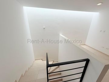 Casa en Renta | Esquina con Jardín Amplio | Zákia Bpa3305
